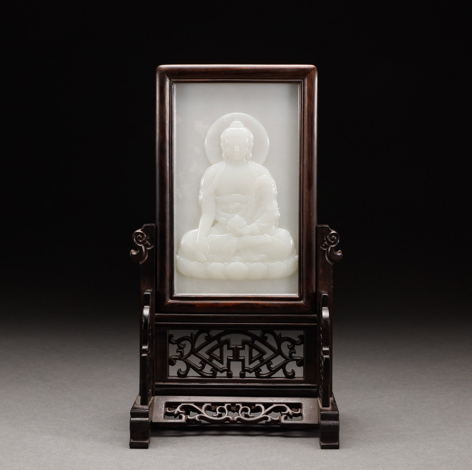 Qing Dynasty White Jade Buddha Screen Insertion: White jade Buddha table screen, white jade carved seated Sakyamuni Buddha, solemn face, with Hongmu carved wood stand. Height: 30cm, Width: 16cm, Weight: 688g.