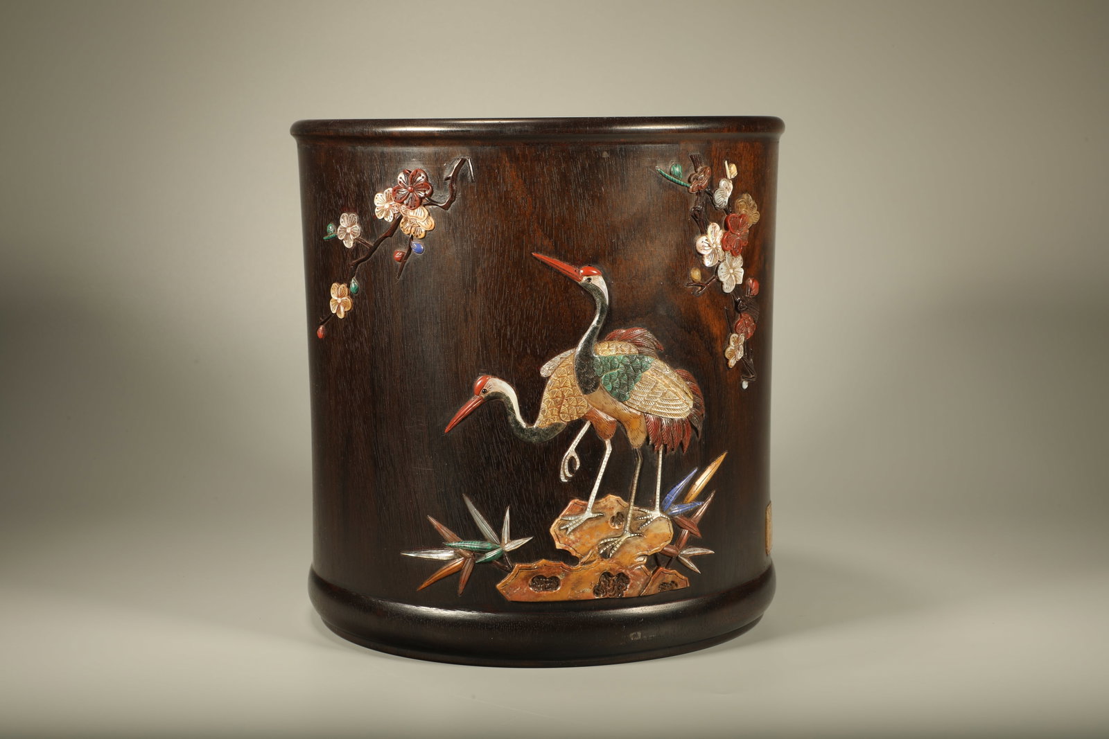 Qing Dynasty Purple Sandalwood Treasure Inlaid Flower and Bird Pen Holder: Zitan wood hundred-treasure-inlaid flower-bird brush pot, hundred-treasure inlaid flower-bird pattern on body, colorful, birds singing and flowers fragrant, exquisite craftsmanship, scholar's elegant 