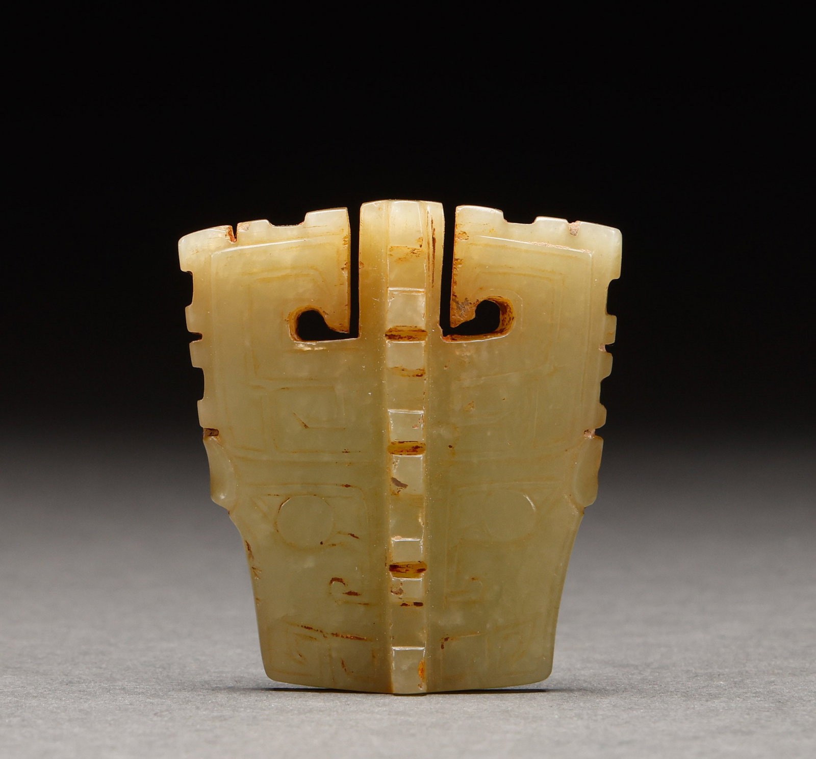Before the Ming Dynasty, Hotan Jade was carved with animal face patterns: Weathered jade beast-face pattern crown-form vessel, weathered jade, beast-face pattern carved on body, central ridge, fine craftsmanship. Height: 5cm, Width: 4.6cm, Weight: 33g.
