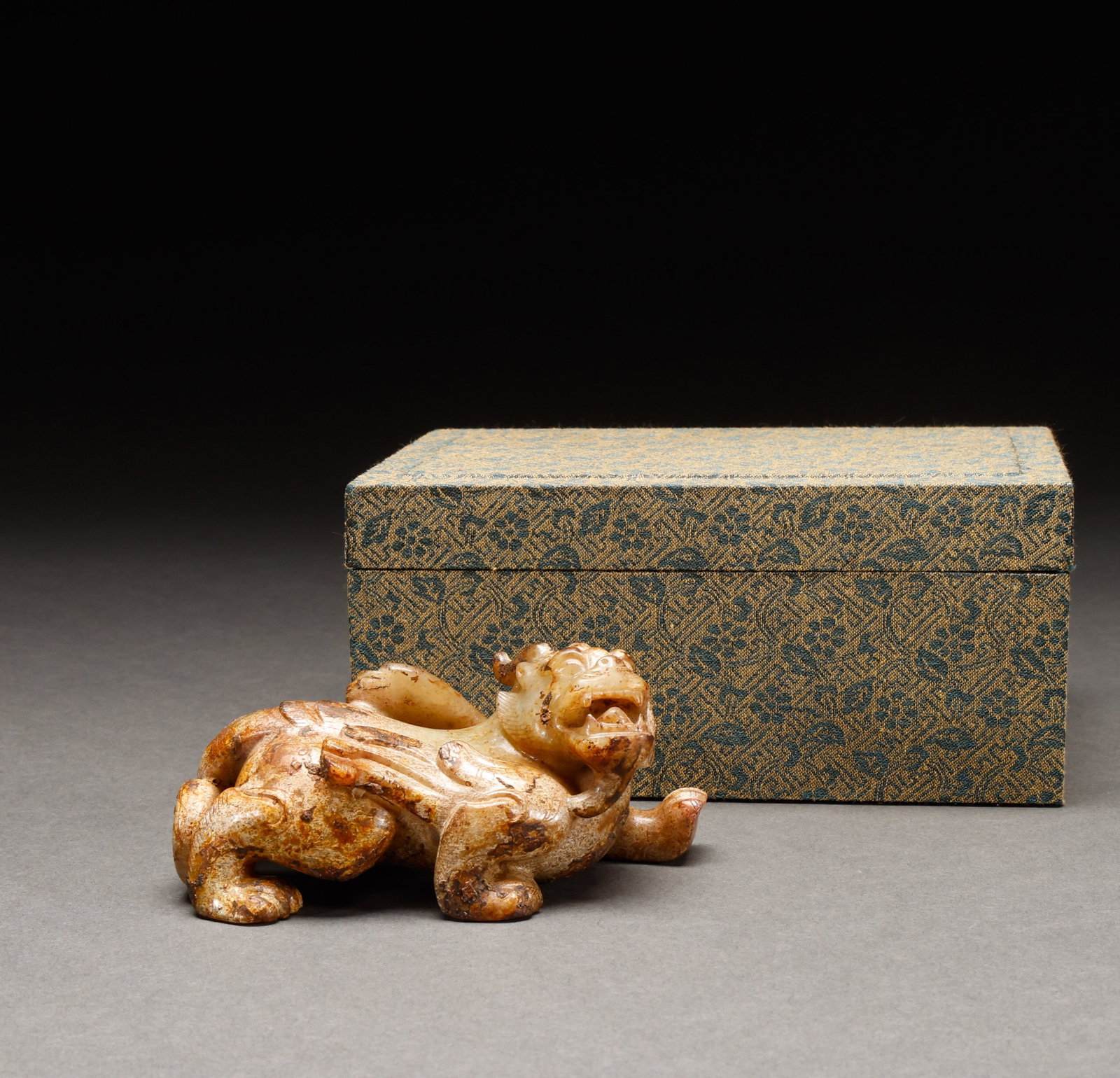 Before the Ming Dynasty, Hotan Jade was decorated with auspicious animals: Weathered jade auspicious beast ornament, weathered jade, beast with raised head and open mouth, vigorous body, with old wood box. Height: 5.5cm, Width: 11.5cm, Weight: 380g.