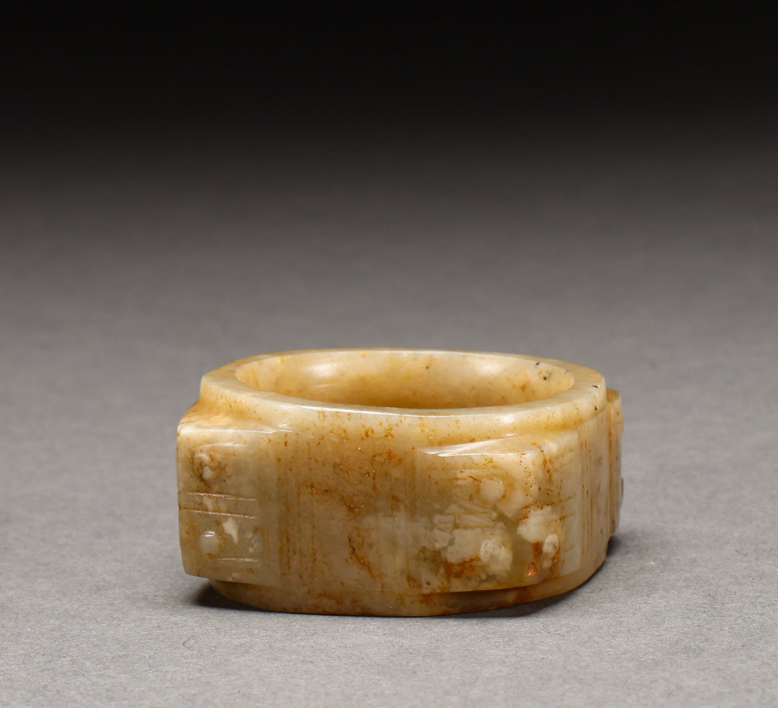 Before the Ming Dynasty, Hotan Jade was immersed in Cong shaped vessels: Weathered jade cong-form vessel, weathered jade, square outside and round inside, beast-face pattern on four sides, ancient charm. Height: 2.5cm, Width: 5cm, Weight: 70g.