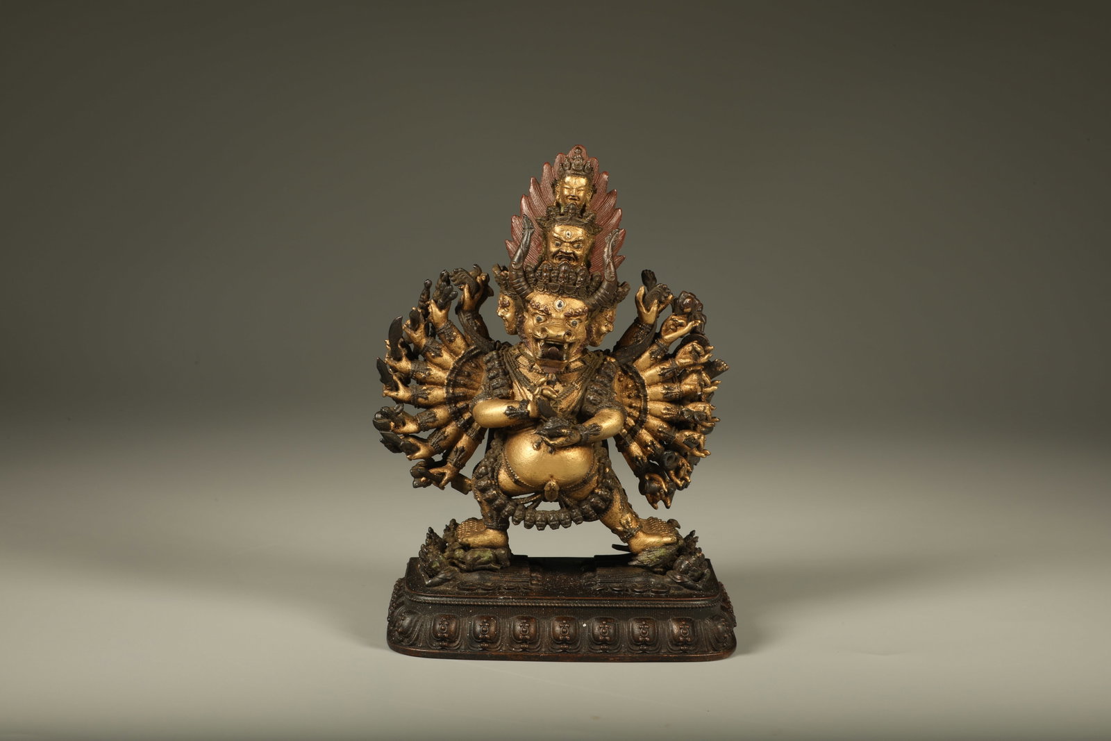 Qing Dynasty Bronze Gilded Jin Da Wei Da Kong Statue: Gilt-bronze Yamantaka (Daweide Jin'gang) statue, fine casting, dignified face, fluent robe lines, full gilding, solemn and majestic appearance. Dimensions: Height: 11.5cm, Width: 8cm.