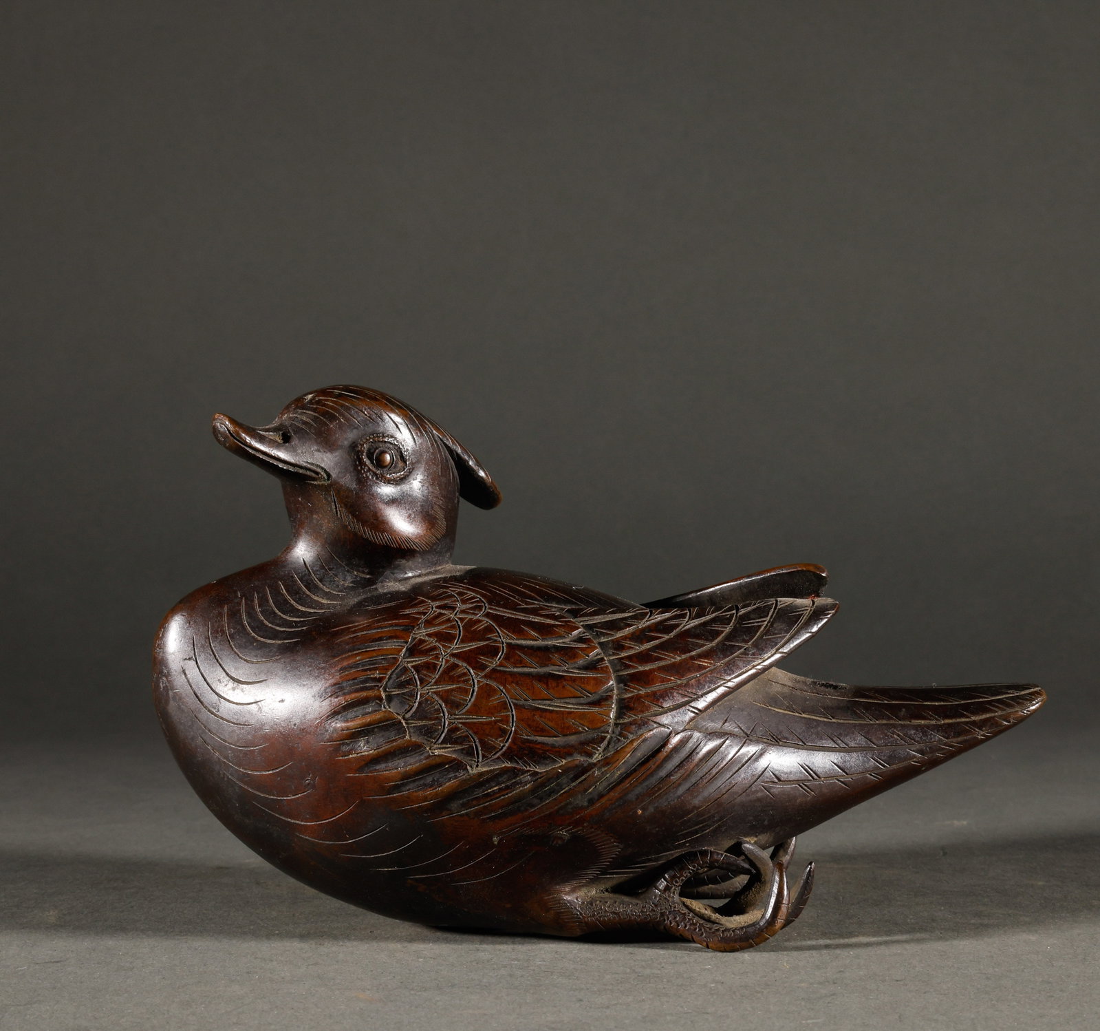 Returning Qing Dynasty copper: Reflux Qing Dynasty copper, measuring 12cm in height, 19cm in width, and weighing 1376g. The vessel has a regular shape, thick copper texture, exquisite patterns, rich patina, and excellent