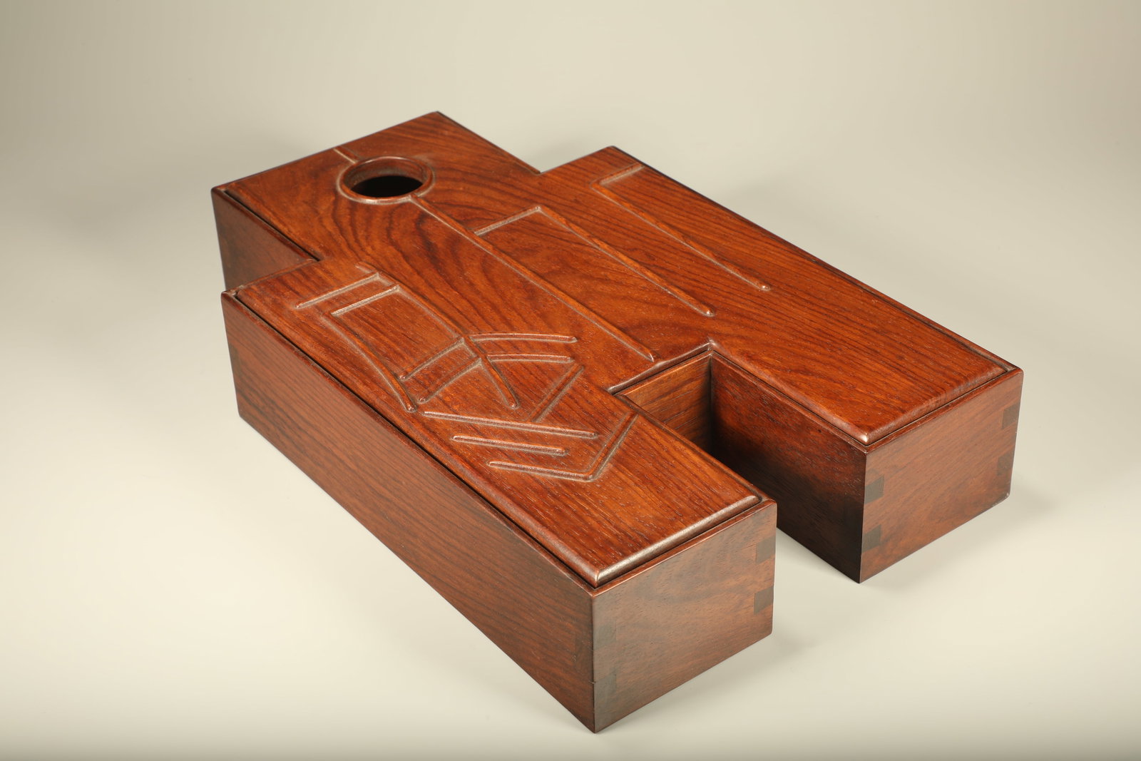 Qing Dynasty Huanghuali coin shaped stationery box (1 of 7)