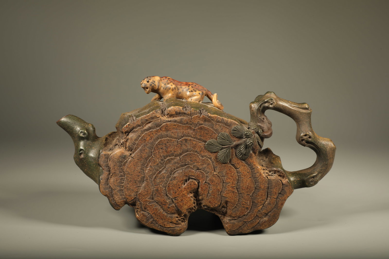 Qing Dynasty purple clay tree stump tiger button pot (1 of 6)