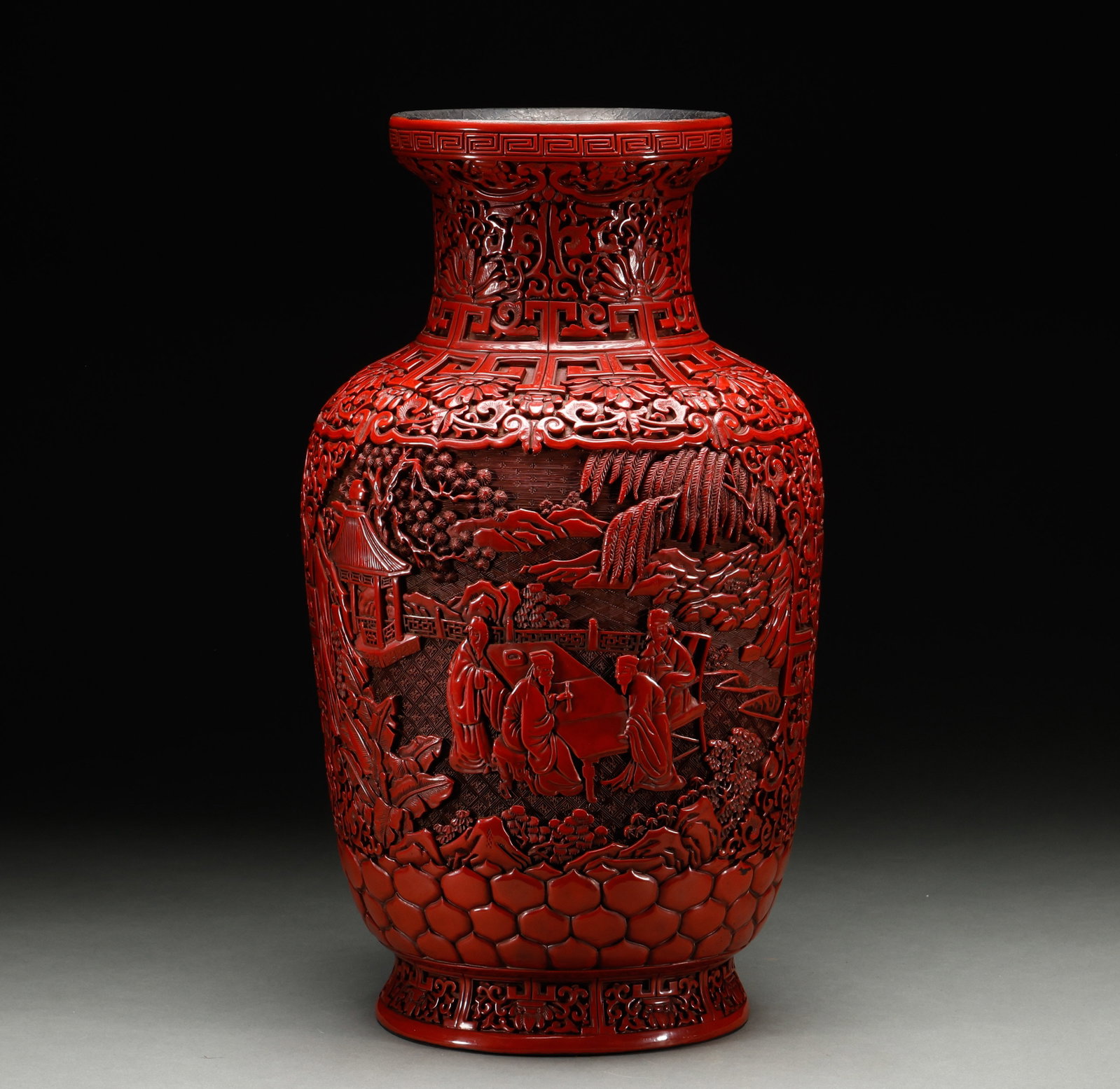 Qing Dynasty Red Story Pattern Bottle (1 of 11)