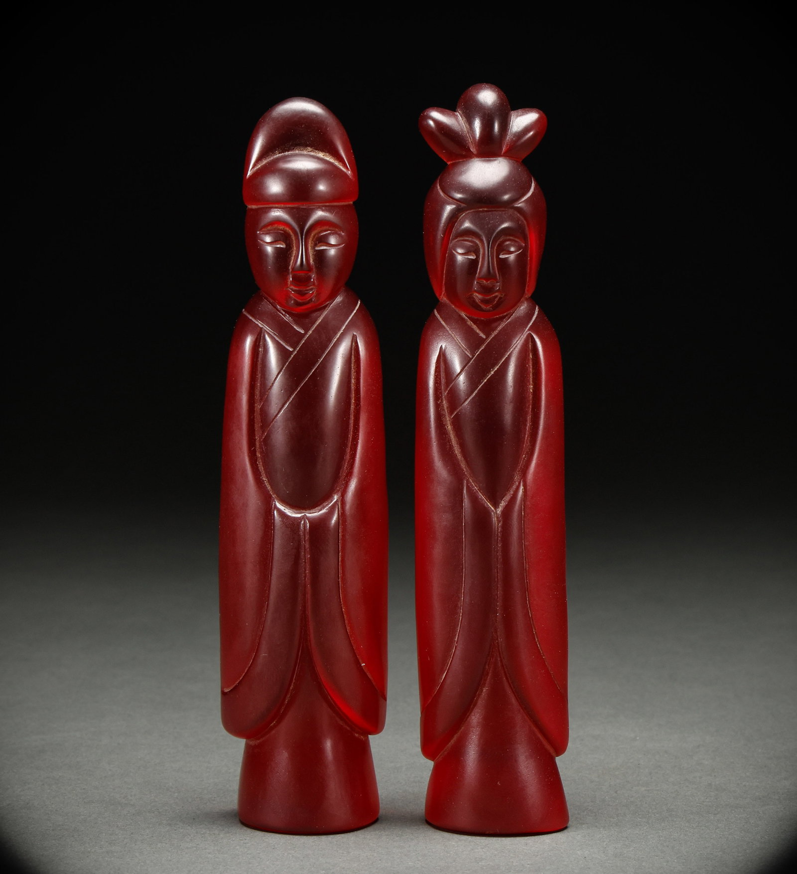 A set of zircon figurines from the Qing Dynasty: A set of zircon figurines from the Qing Dynasty. The stone is warm and moist, with a natural color and a rustic and elegant carving style. The knife technique is skilled, and the coating is rich and m