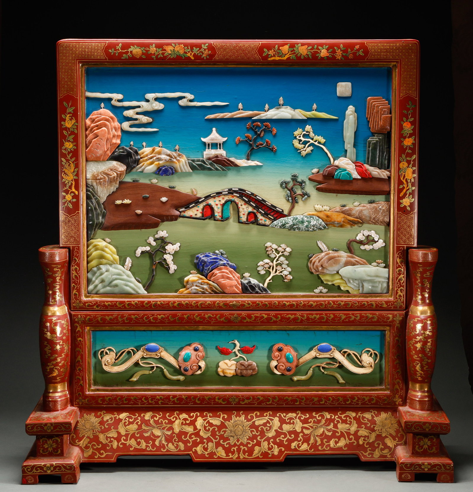 Qing Dynasty wooden body painted with lacquer and embedded with a hundred treasures for screen: In the Qing Dynasty, the wooden body was painted with lacquer and embedded with a hundred treasures for screen insertion. The material is excellent, the wood grain is clear and beautiful, the workmans