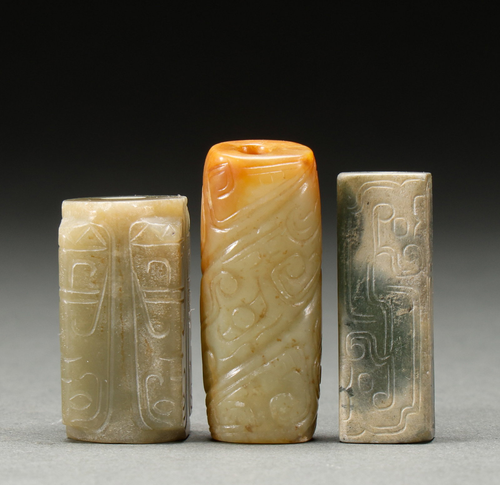 A group of Hotan Jade Lezi before the Ming Dynasty: Pre-Ming Dynasty Hetian jade bead (lezi) group, warm and fine jade, ancient form, exquisite craftsmanship, rich patina. Height: 4.5cm, Width: 2cm, Weight: 70g. A fine example of ancient jade collectio