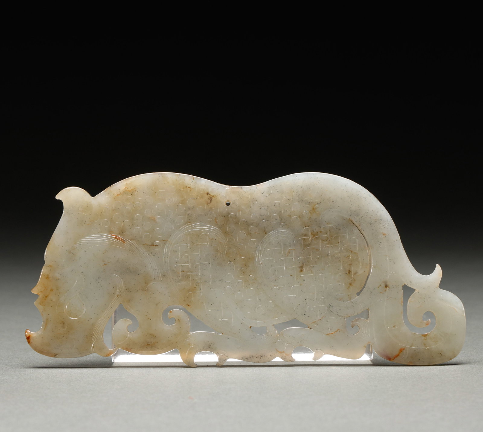 He Tian Yuhuang before the Ming Dynasty: Pre-Ming Dynasty Hetian jade spring (huang) ornament, warm and fine jade, ancient form, exquisite craftsmanship, rich patina. Height: 6.5cm, Width: 15cm, Weight: 81g. A fine example of ancient jade co