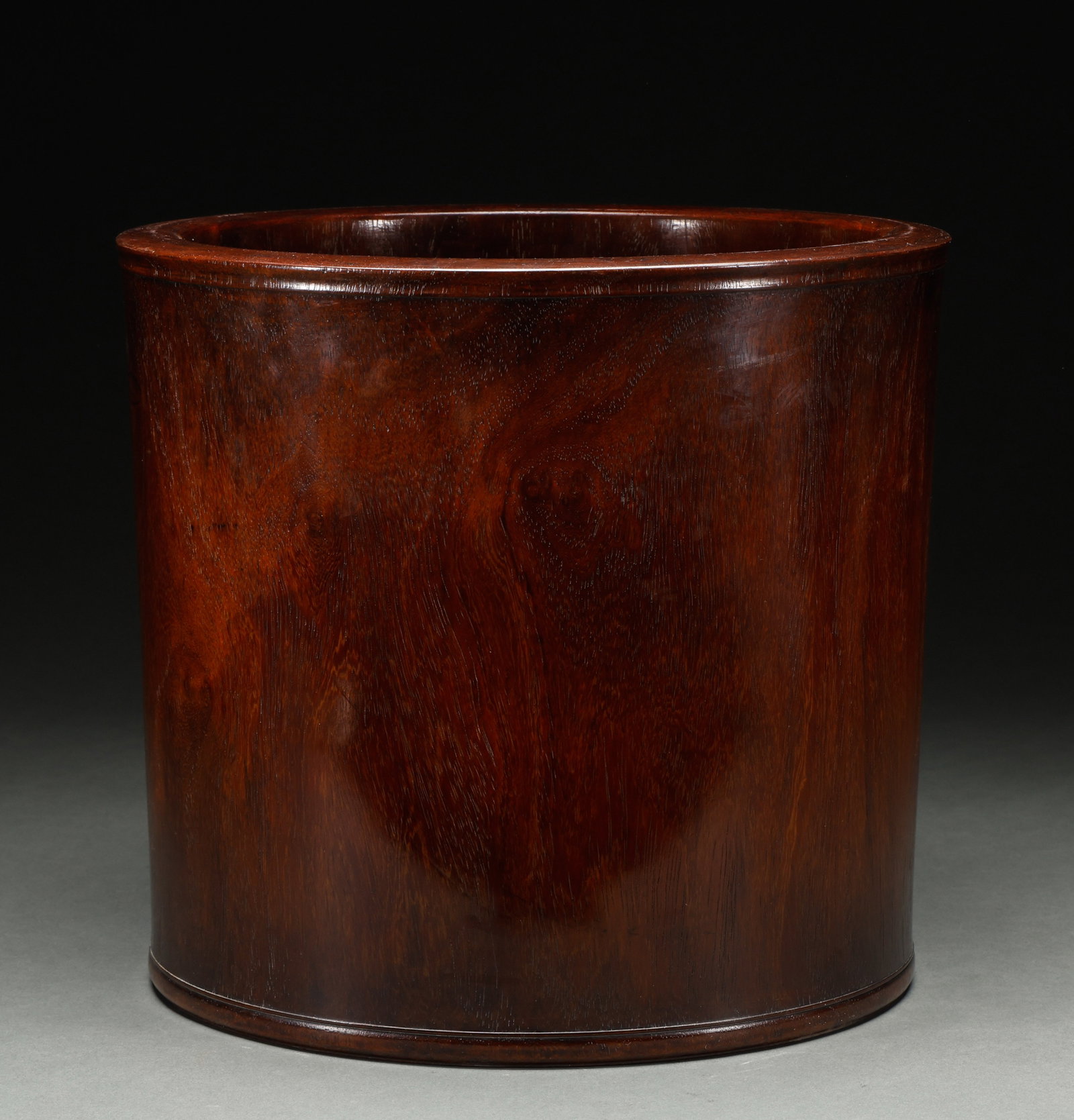 Qing Dynasty Huanghua Pear Pen Holder: Qing Dynasty Huanghuali wood brush pot, fine material, exquisite craftsmanship, delicate carving, full of literary charm, a fine scholar's desk plaything. Height: 28cm, Width: 30.5cm, Weight: 5063g. H