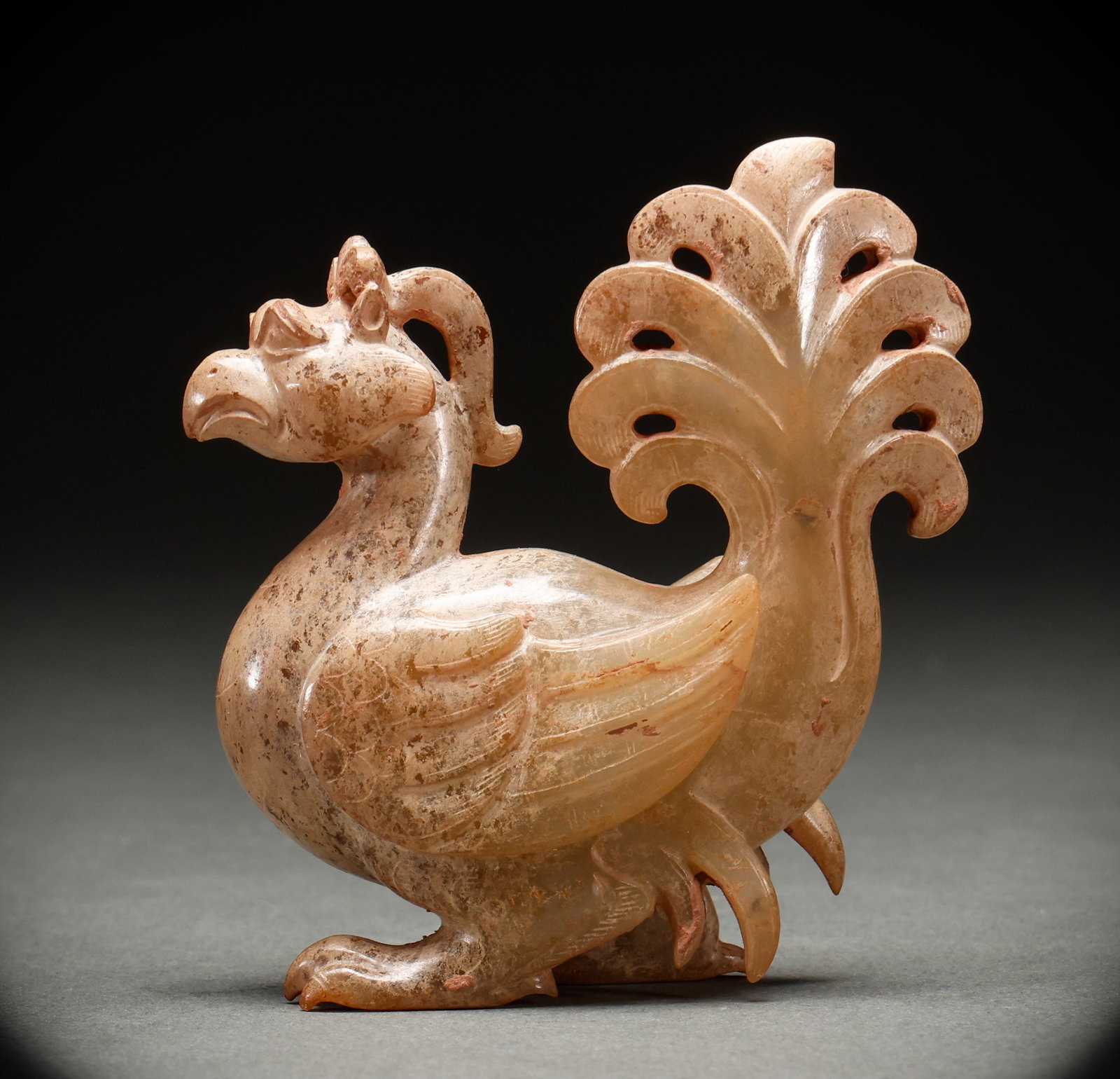 Hotan Jade Phoenix before the Ming Dynasty: Pre-Ming Dynasty Hetian jade phoenix, warm and fine jade, vivid form, fine carving, fluent lines, rich patina. Height: 8cm, Width: 7.5cm, Weight: 129g. A fine example of jade-carved animal.