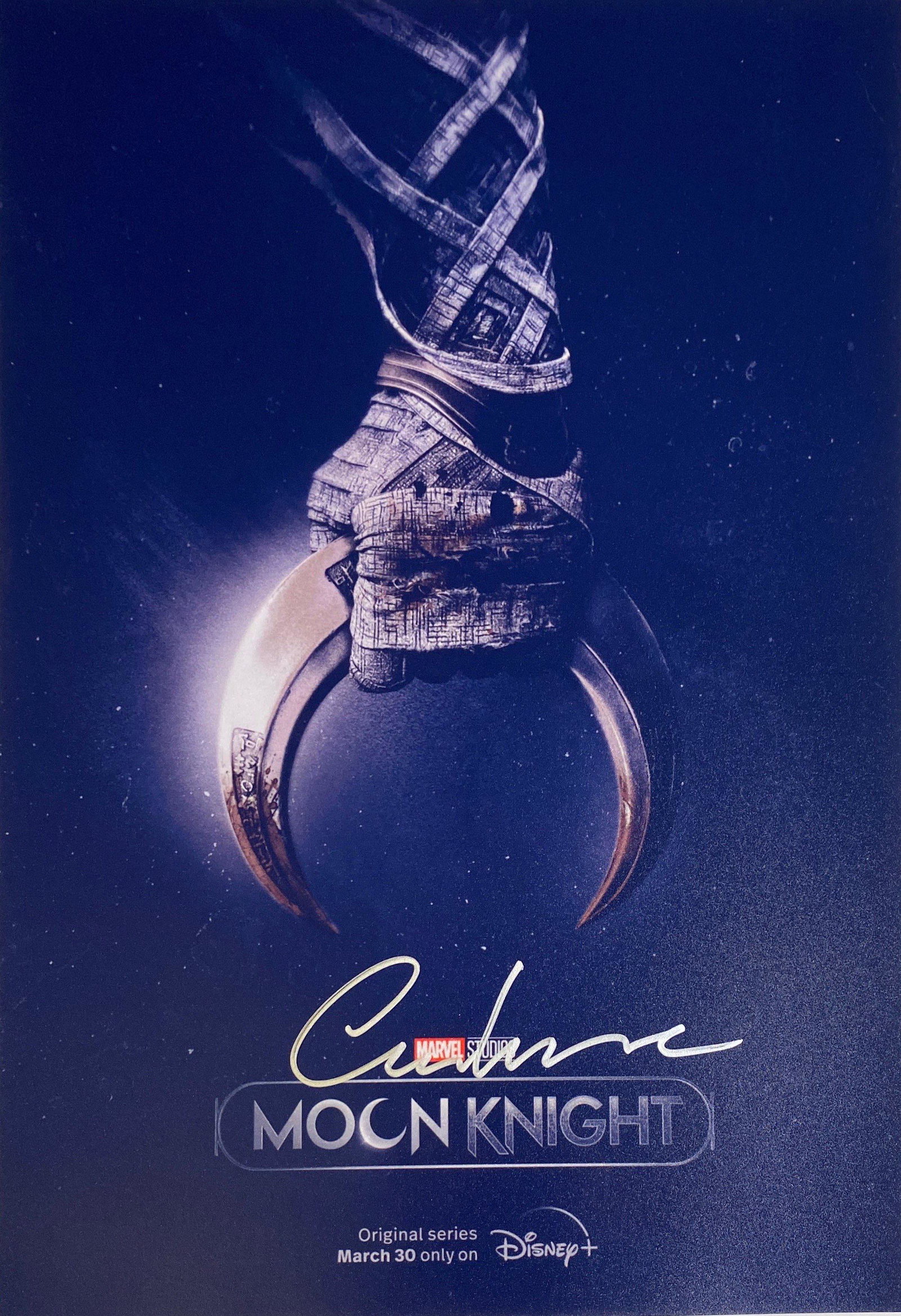 Autograph Moon Knight Photo: Size: 8 x 10'Autograph:Oscar Isaac