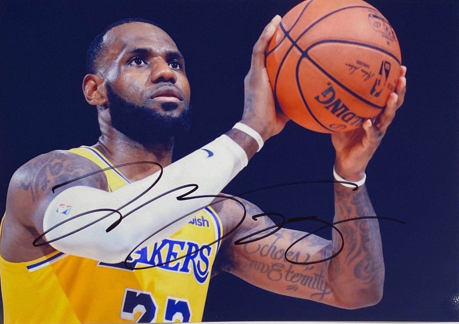 Autograph LeBorn James Photo: Size: 8 x 10'Autograph: LeBorn James