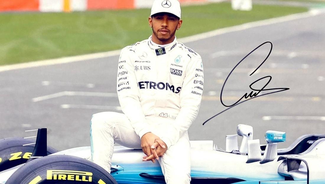 Autograph Lewis Hamilton Photo: Size: 8 x 10'Autograph: Lewis Hamilton