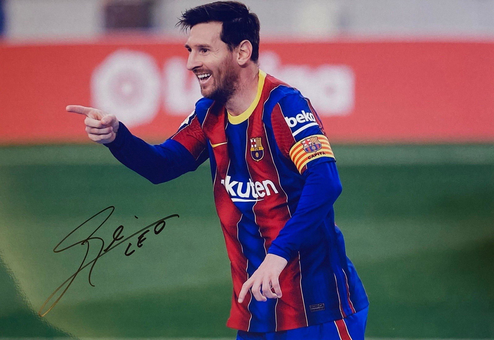 Autograph Lionel Messi Photo: Size: 8 x 10'Autograph: Lionel Messi
