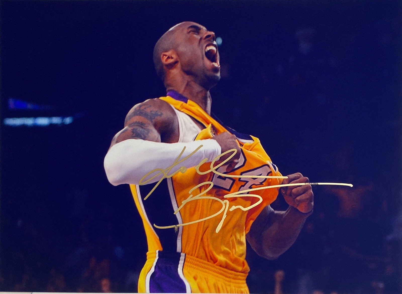 Autograph Kobe Bryant Photo: Size: 8 x 10'Autograph: Kobe Bryant