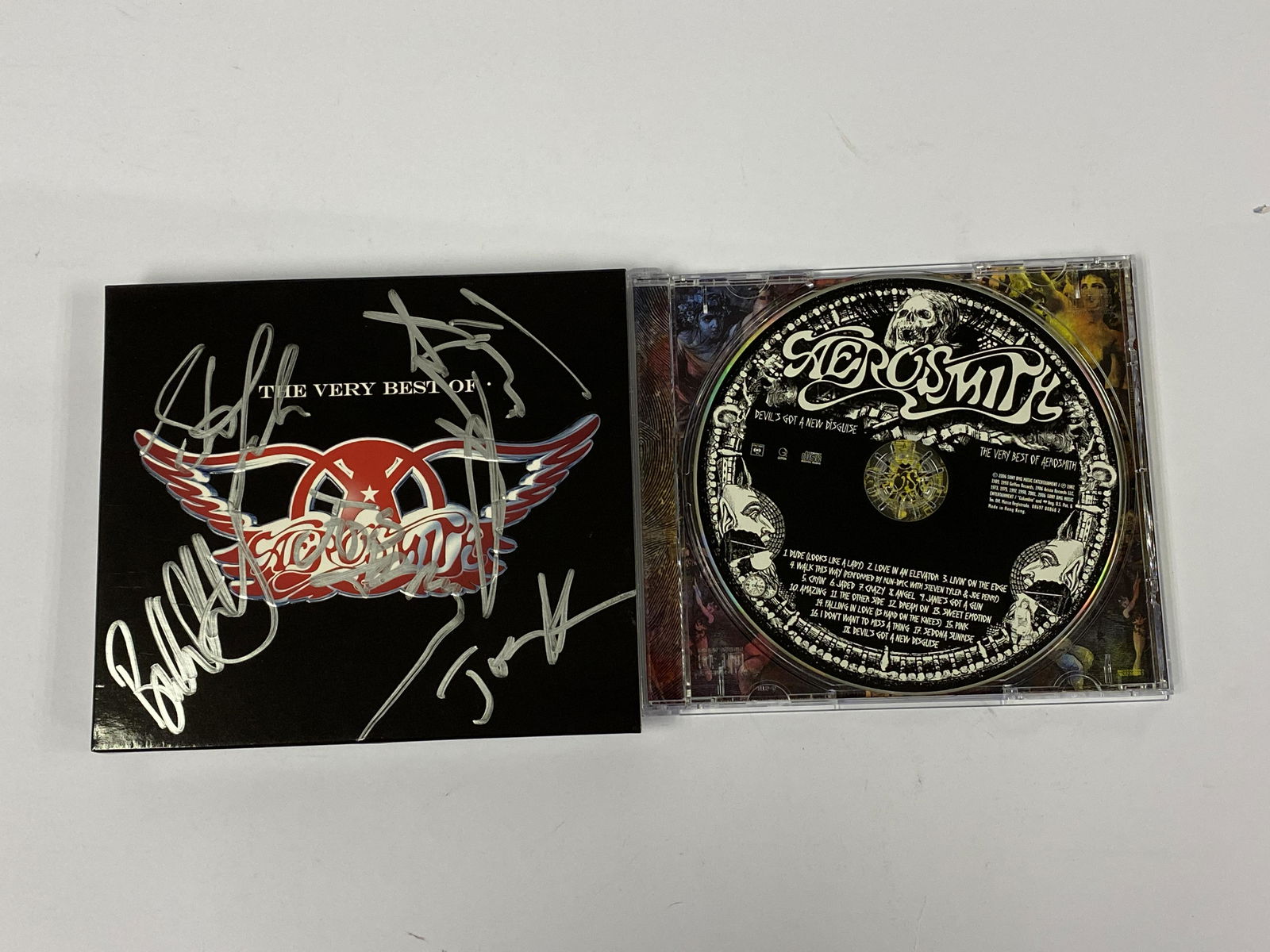 Autograph Very Best Aerosmith CD: Category: CollectiblesAutograph: Steven Tyler, Joe Perry, Joey Kramer, Brad Whitford, Tom Hamilton Item Condition: Brand New