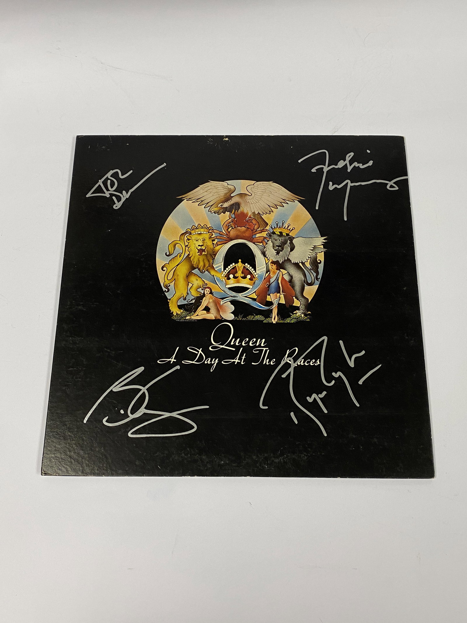 Autograph The Works Vinyl: Category: CollectiblesAutograph: Brian May, Freddie Mercury, Roger Taylor, John Deacon Item Condition: Brand New