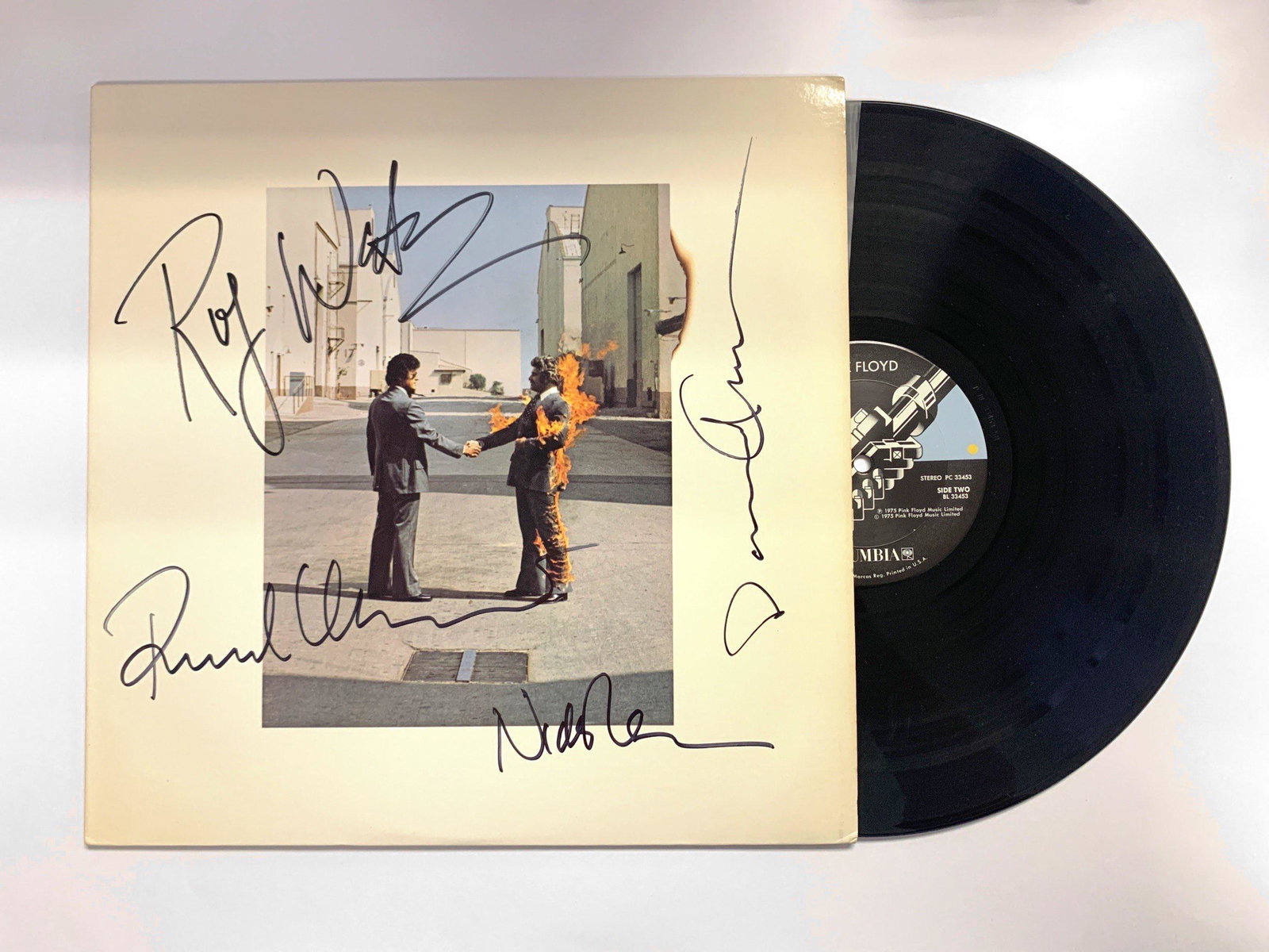 Autograph Pink Floyd Vinyl: Category: CollectiblesAutograph: Nick Mason, David Gilmoure, Roger Waters, Richard Wright Item Condition: Brand New