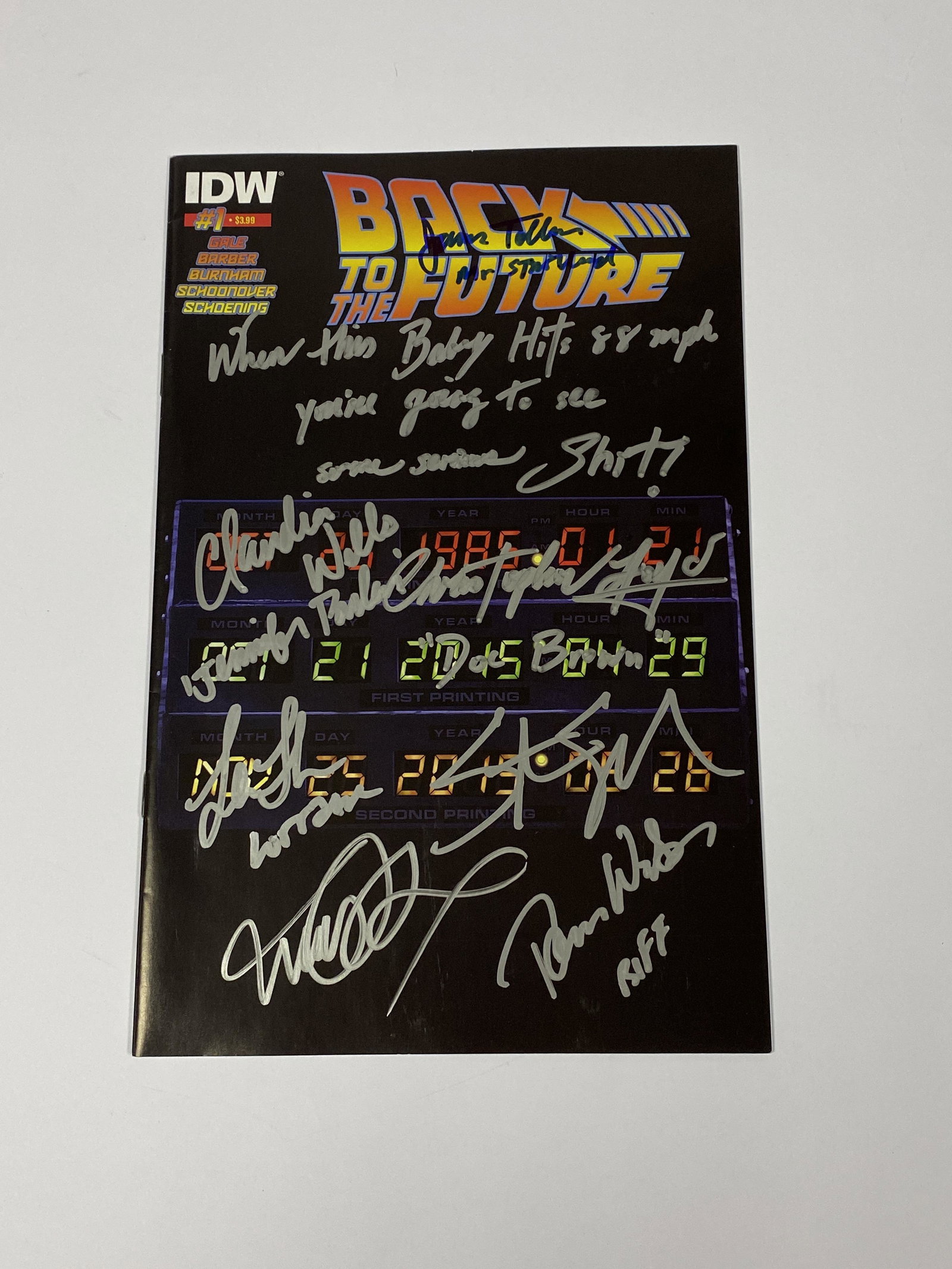 Autograph Back to Future comic book: Category: CollectiblesAutograph: Christopher Lloyd, Lea Thompson, Crispin Glover, Claudia Wells, James Tolkan, Tom Wilson, Steven Spielberg Item Condition: Brand New