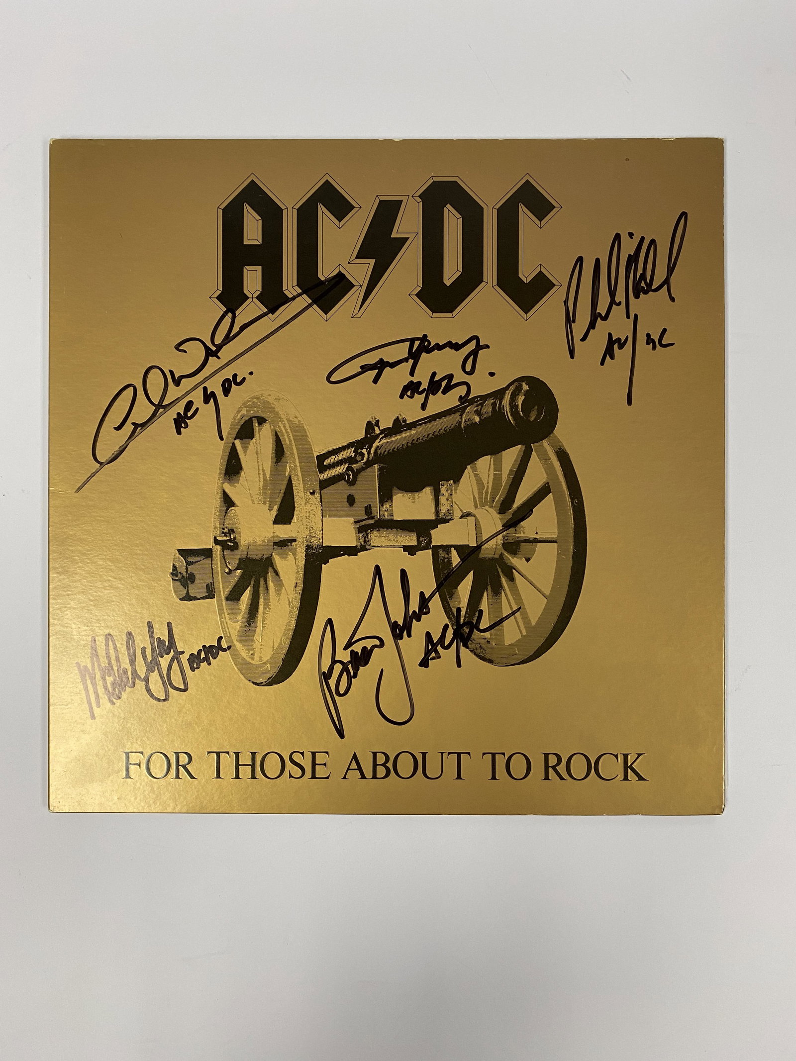 Autograph ACDC Vinyl: Category: CollectiblesAutograph: Angus Young, Phil Rudd, Malcolm Young, Cliff Williams, Brian Johnson Item Condition: Brand New