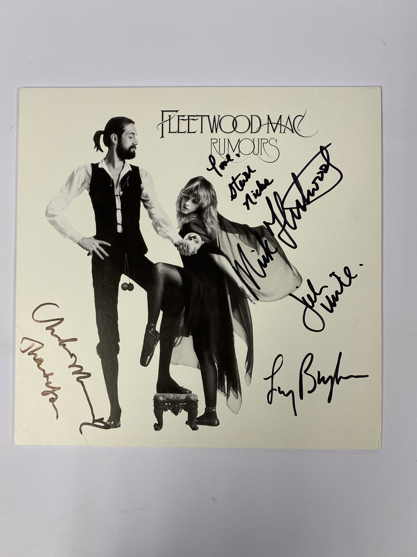 Autograph Fleetwood Mac Rumours Vinyl: Category: CollectiblesAutograph: Mick Fleetwood, Christine McVie, John McVie, Stevie Nicks, and Lindsey Buckingham Item Condition: Brand New