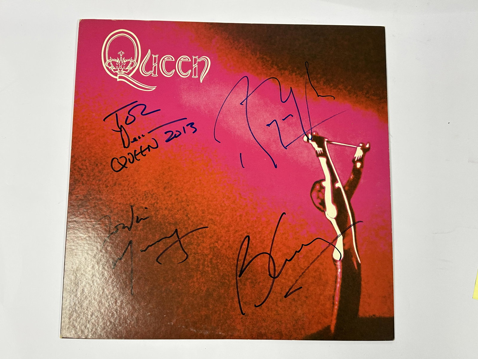 Autograph Queen Vinyl: Category: CollectiblesAutograph: Brian May, Freddie Mercury, Roger Taylor, John Deacon Item Condition: Brand New