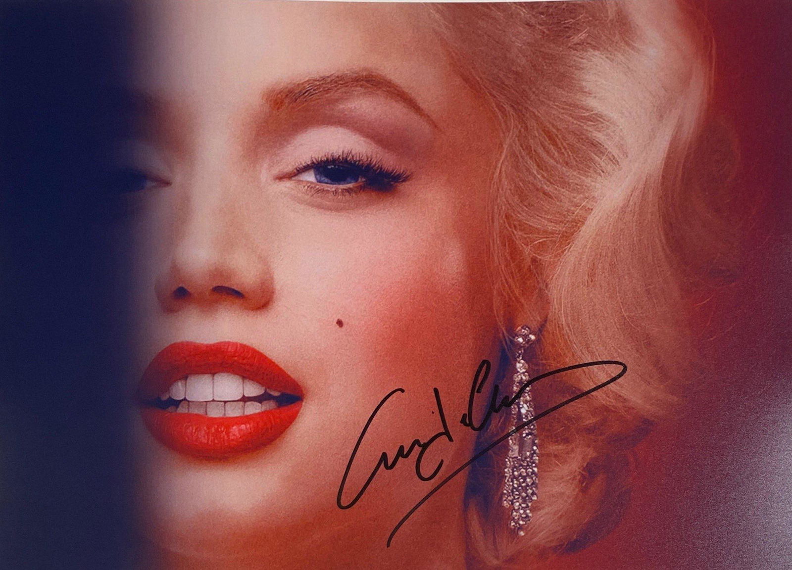 Autograph Blonde Photo: Category: CollectiblesSize: 8 x 10Autograph: Ana de Armas