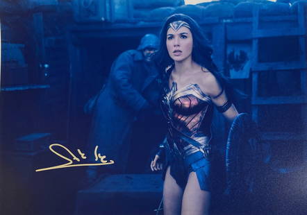 Autograph Signed  Wonder Woman Photo: Size: 8 x 12'Gal Gadot