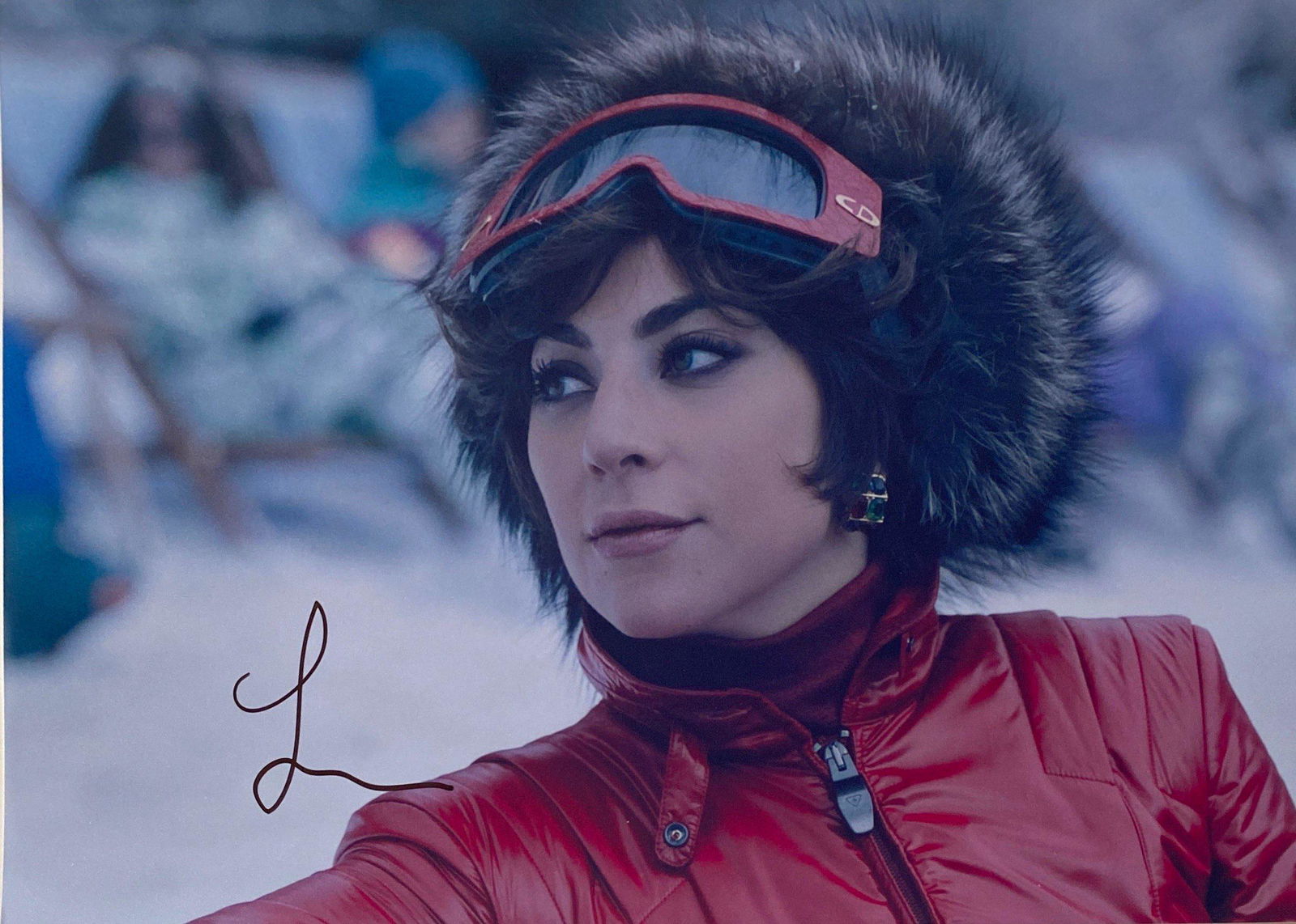 Autograph Signed House of Gucci Photo: Size: 8 x 12'Lady Gaga