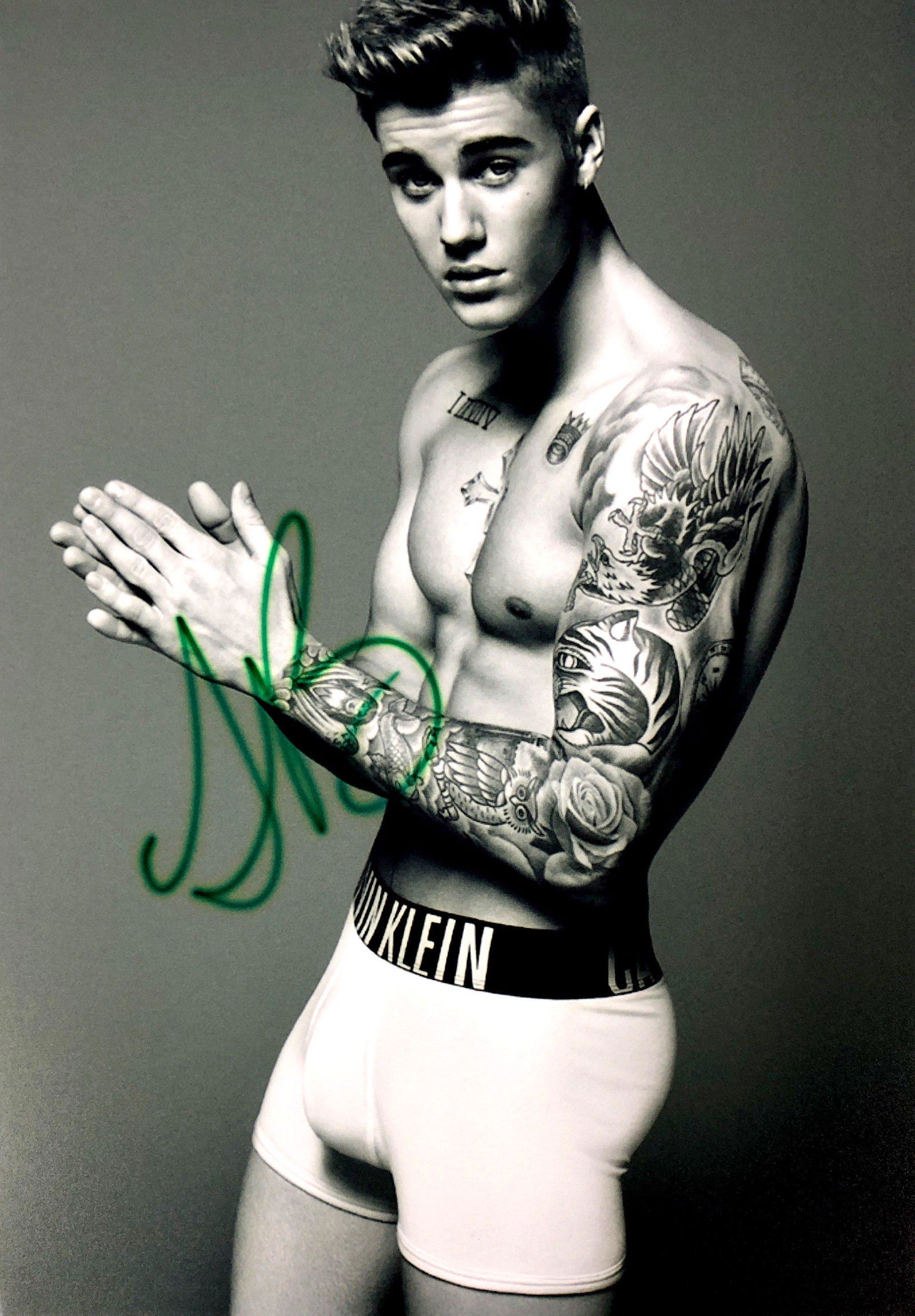 Autograph Justin Bieber Photo (1 of 1)