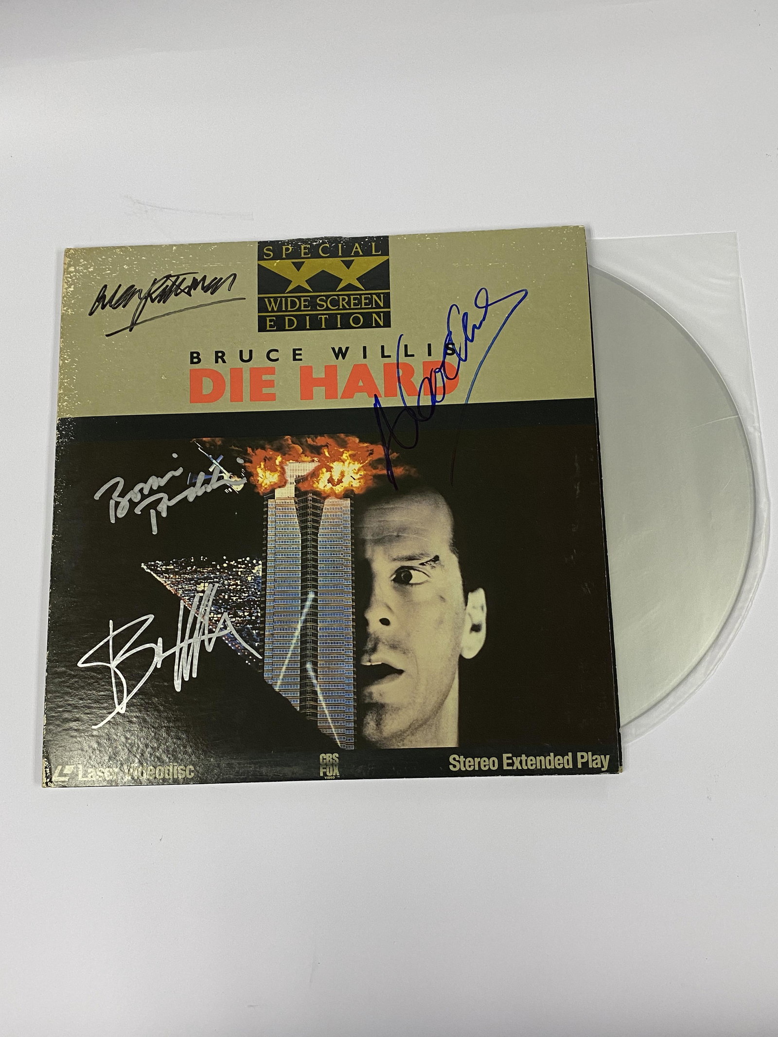 Autograph Die Hard Vinyl: Category: CollectiblesAutograph: Bruce Willis, Bonnie Bedelia, Alan Rickman, Alexander Godunov Item Condition: Brand New