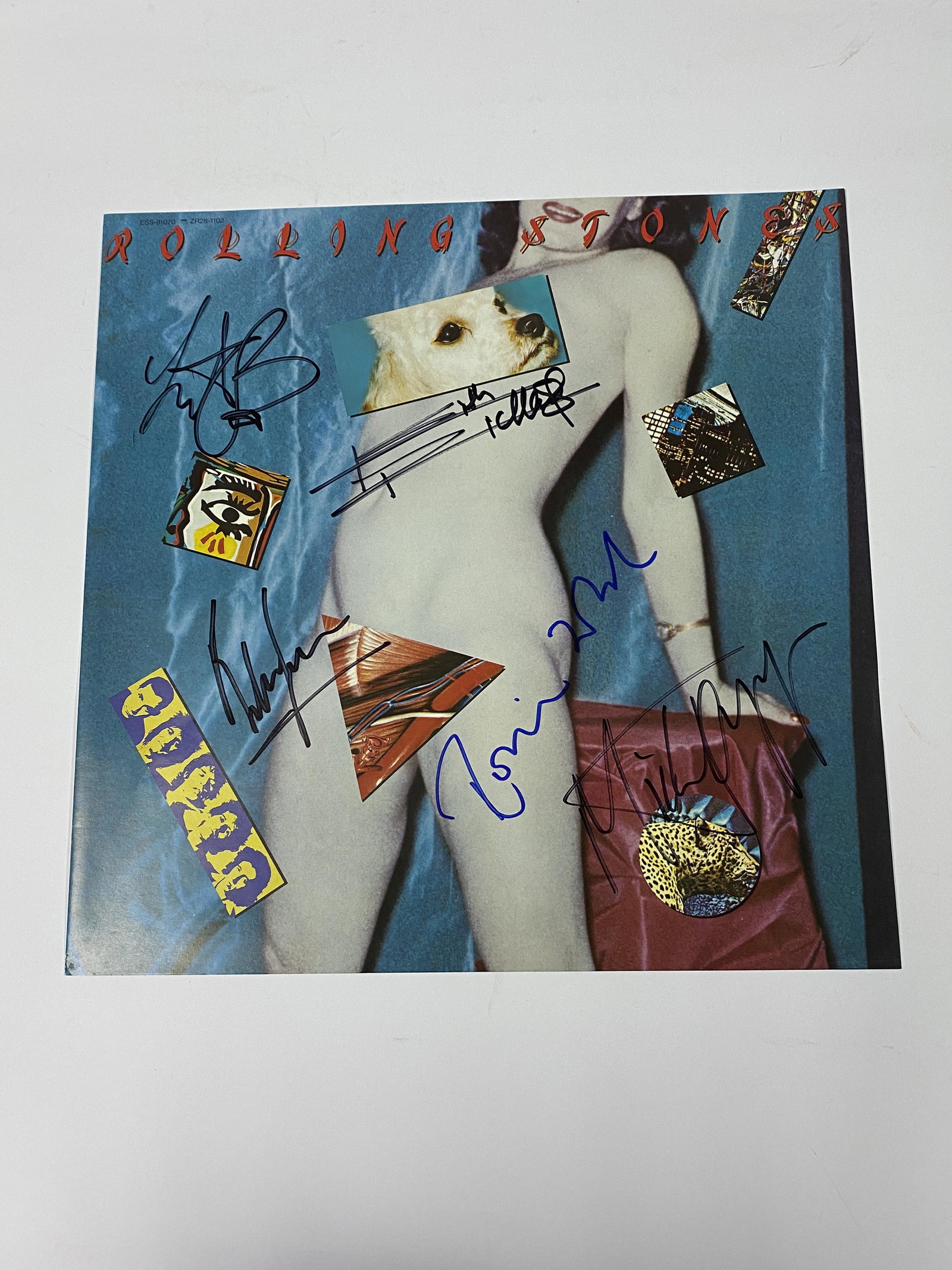 Autograph Rolling Stone Vinyl: Category: CollectiblesAutograph: Mick Jagger, Keith Richards, Charlie Watts, Ronnie Wood, Bill Wynman Item Condition: Brand New