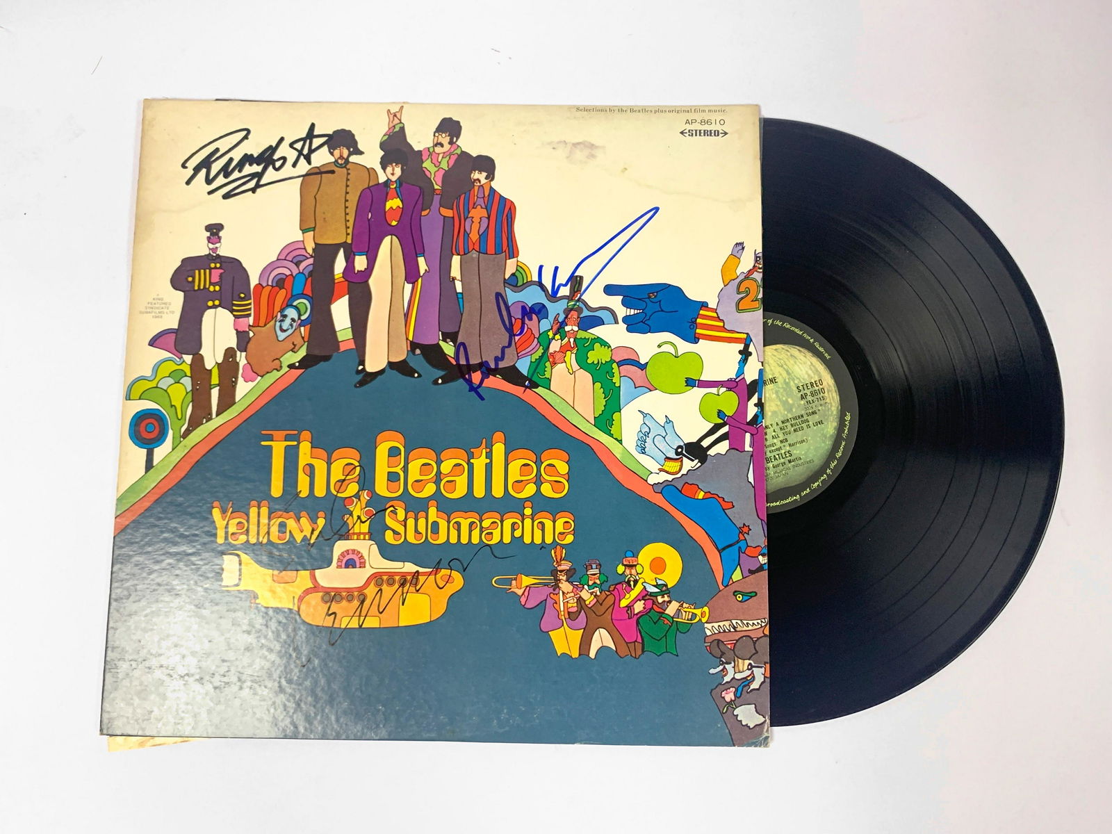 Autograph Yellow Submarine Vinyl: Category: CollectiblesAutograph: Paul McCartney, Ringo Starr and George Harrison Item Condition: Brand New