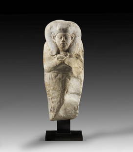 Uschebti der Prinzessin (?) Ahmose.: Shabti of princess (?) Ahmose. Limestone with some rests of colour, H 21,3cm. Second Intermediate Period, 17th dynasty, ca. 1560 - 1540 BC. Mummy-shaped with dominant, tripartite wig, the ends of