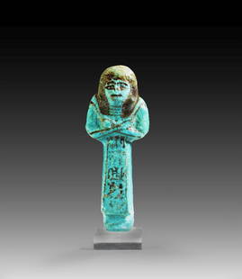 Uschebti des Pa-en-ta-weret.: Shabti of Pa-en-ta-weret, faience, hieroglyphs in black, H 14cm. New Kingdom. 19th/20th dynasty, ca. 1292 - 1070 BC. Mummy-shaped with a tripartite wig and crossed hands. The hieroglyphic inscription