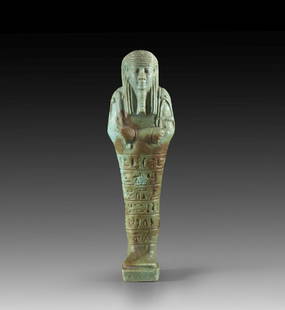 Uschebti des Djehutj-rech-su, Hohepriester von Hermopolis.: Shabti of Djehutj-rech-su, high priest of Hermopolis. Turquoise faience, H 17cm. Late Period, 30th/31st dynasty, about 664 - 332 BC. Mummy-shaped with a back pillar, a tripartite wig, a beard, and a