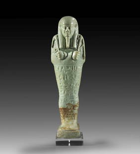 Uschebti des Irti-em-her.: Shabti of Ikaros. Turquoise faience, H 17.4cm. Late Period, 30th dynasty about 359 - 341 BC. Mummy-shaped with a back pillar, a tripartite wig, a beard, and a hoe and plough in crossed hands.