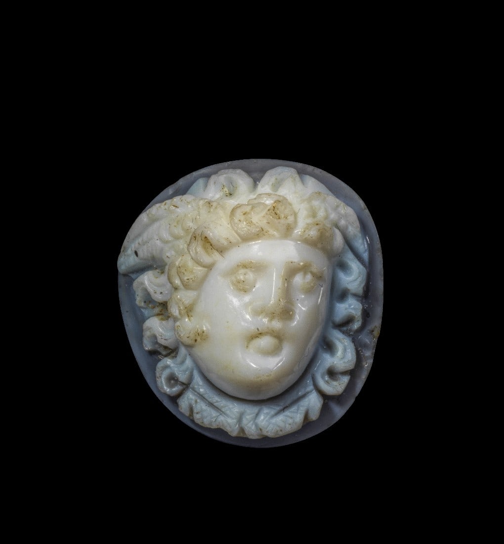 Cameo mit Gorgoneion. (1 of 1)