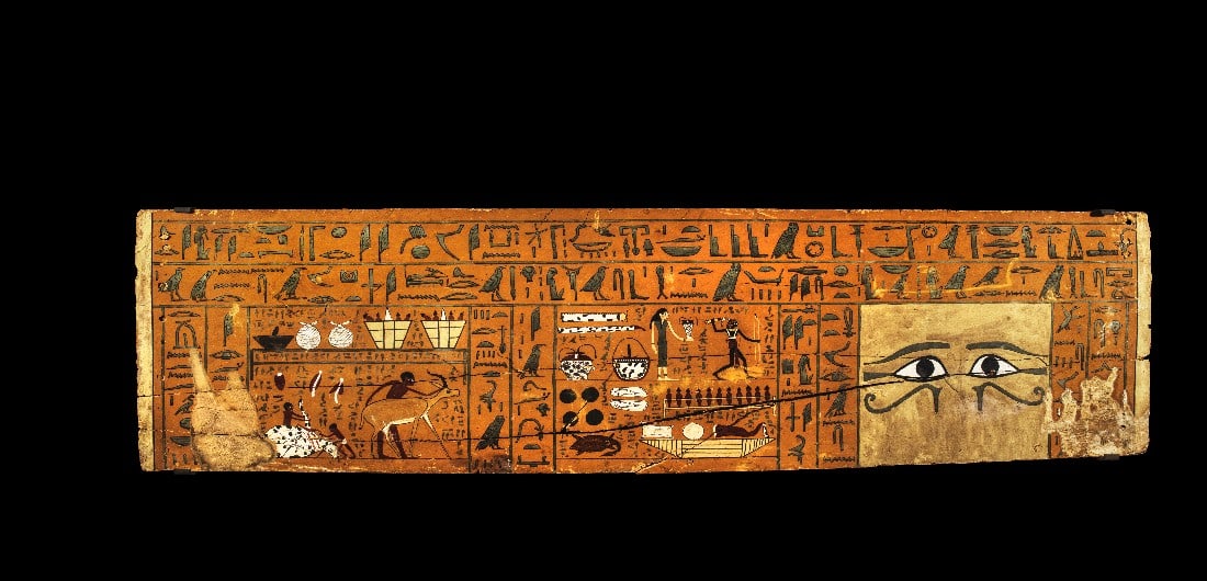 Sarkophag eines nubischen Bogenschützen.: Sarkophag eines nubischen Bogenschützen. 1. Zwischenzeit, ca. 2160 - 2064 v. Chr. Die Seitenwände des Sarkophags und der Deckel (1,90 x 0,44m) sind aus 6,5cm dicken Holzbrettern gefertigt. Der