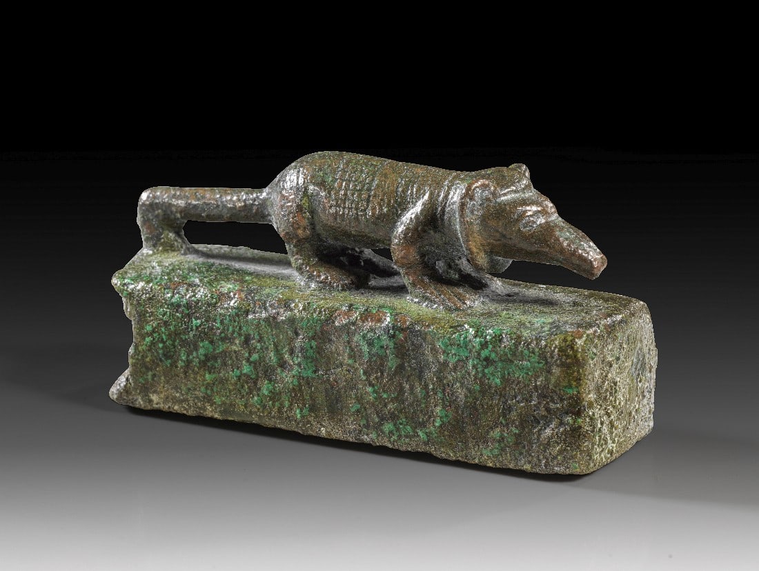 Miniatur-Sarkophag mit Ichneumon. (1 of 1)