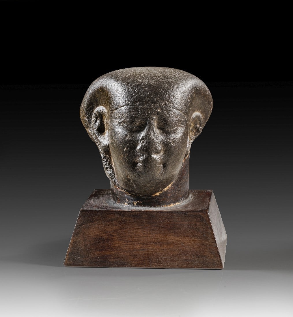 Schwarzer Kopf mit Perücke. (1 of 1)