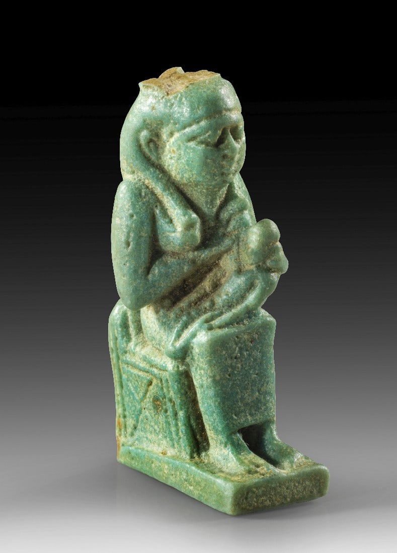 Amulett in Form einer Isis Lactans.