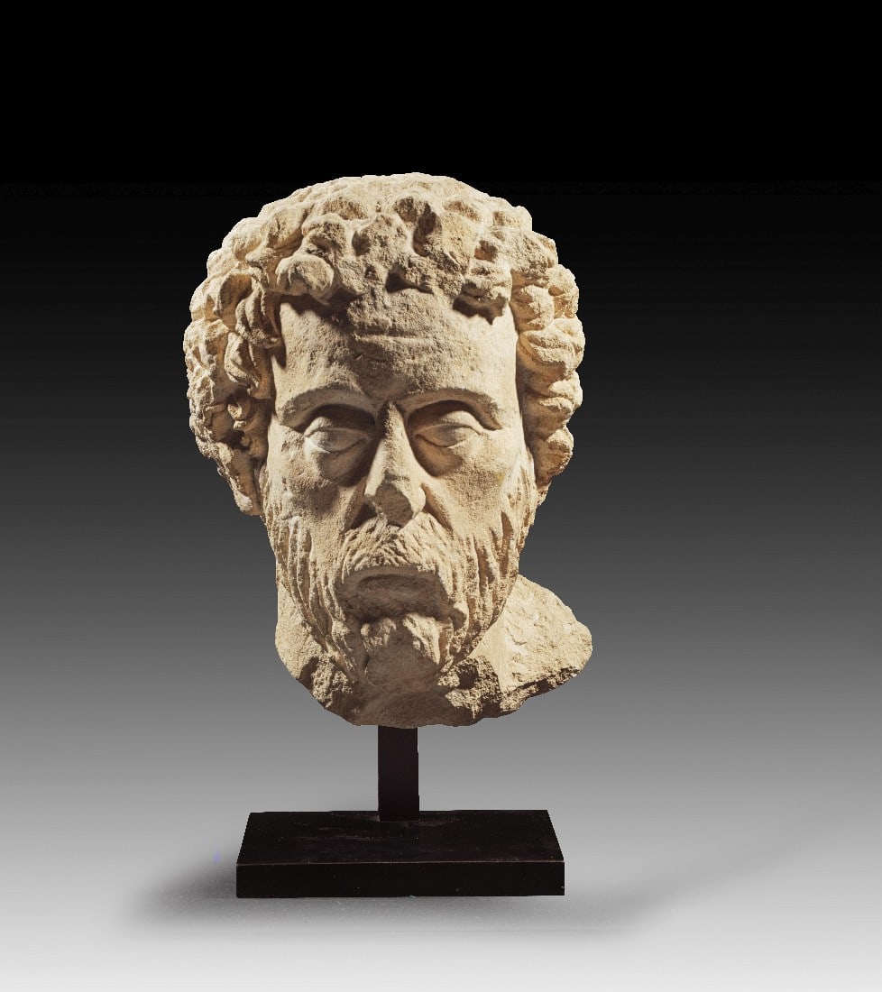 Porträt eines Mannes aus antoninischer Zeit.: Porträt eines Mannes aus antoninischer Zeit. Östlicher Mittelmeerraum, 2. Hälfte 2. Jh. n. Chr. H 32cm. Lebensgroße Büste eines bärtigen Mannes aus Kalkstein mit deutlichen Alterszügen. Sein