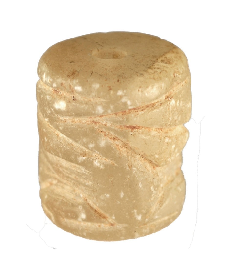 Rollsiegel mit Tierreihe.: Rollsiegel mit Tierreihe. Djemdet Nasr-Zeit, ca. 3100 - 2900 v. Chr. H 2,4cm, ø 2,4cm. Kalzit. Drei nach rechts laufende Capriden mit langen Hörnern. Mit Abdruck! Intakt. Provenienz: Ex Gorny &