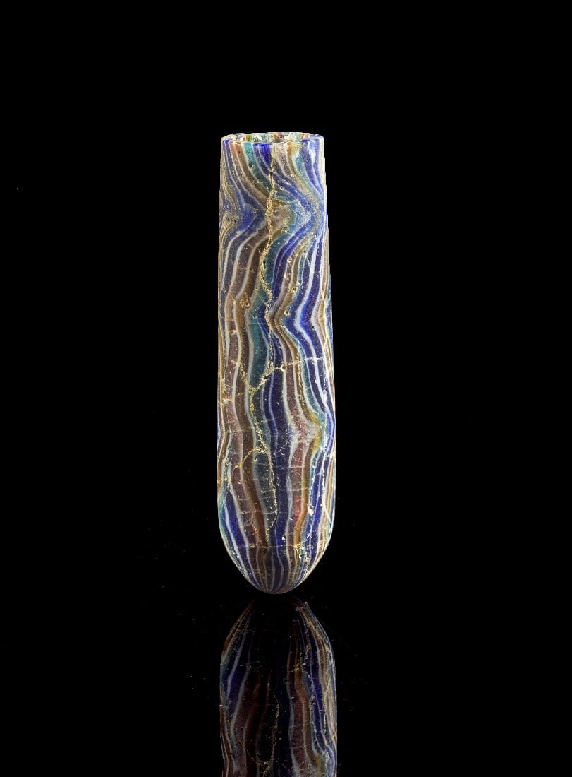 Unguentarium.: Unguentarium. Frühe römische Kaiserzeit, 1. Jh. n. Chr. H 9cm. Aus marmoriertem Mosaikglas. Ohne Fehlstellen zusammengesetzt. Provenienz: Ex Gorny & Mosch Auktion 312, 2025, Los 498; aus der