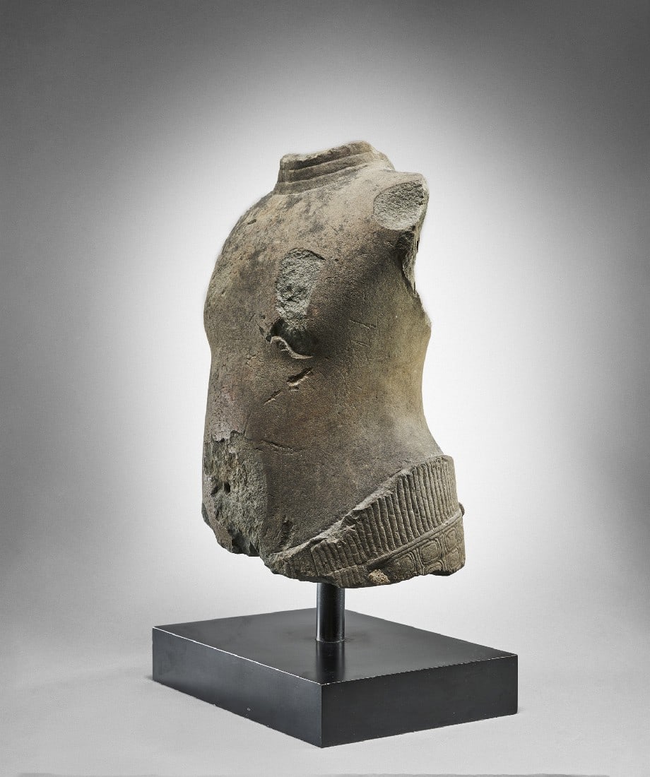 Torso einer Khmer-Statue. - 2