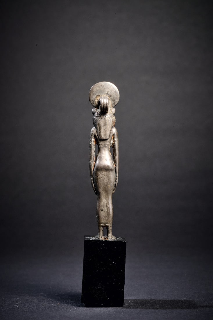 Silberfigur der Sachmet. - 3