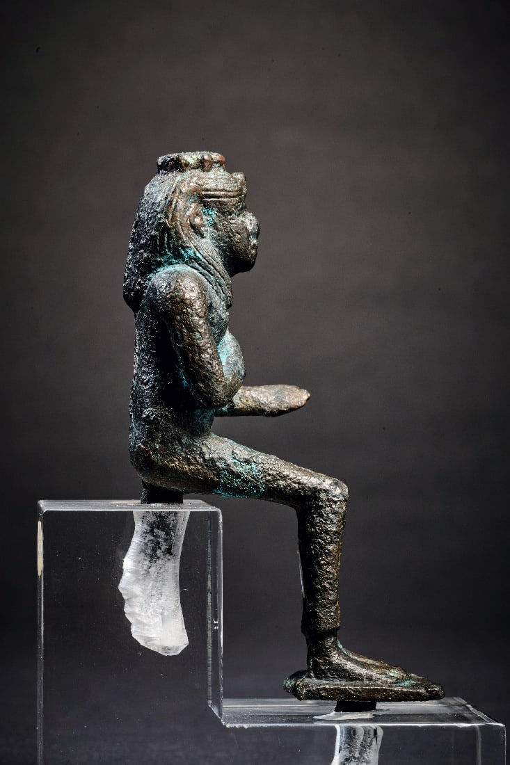 Bronzestatuette der Isis. - 3